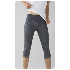!! Lululemon In The Flow Seamless Gray Cropped Leggings